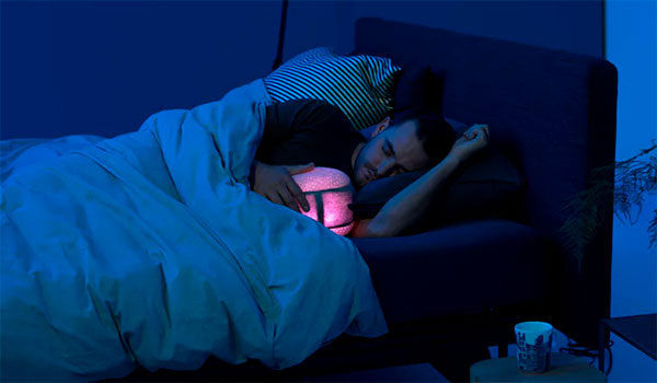 Робот-подушка Somnox поможет уснуть