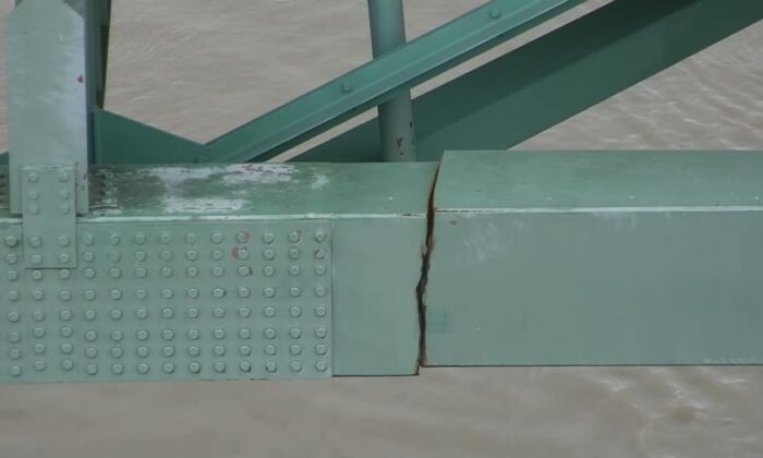US Coast Guard Closes Mississippi River Portion After Large Bridge Crack Found..